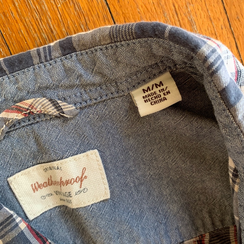 Bundle of 2 Button-down Weatherproof Vintage Shirts perfect for Fall - Picture 2 of 5